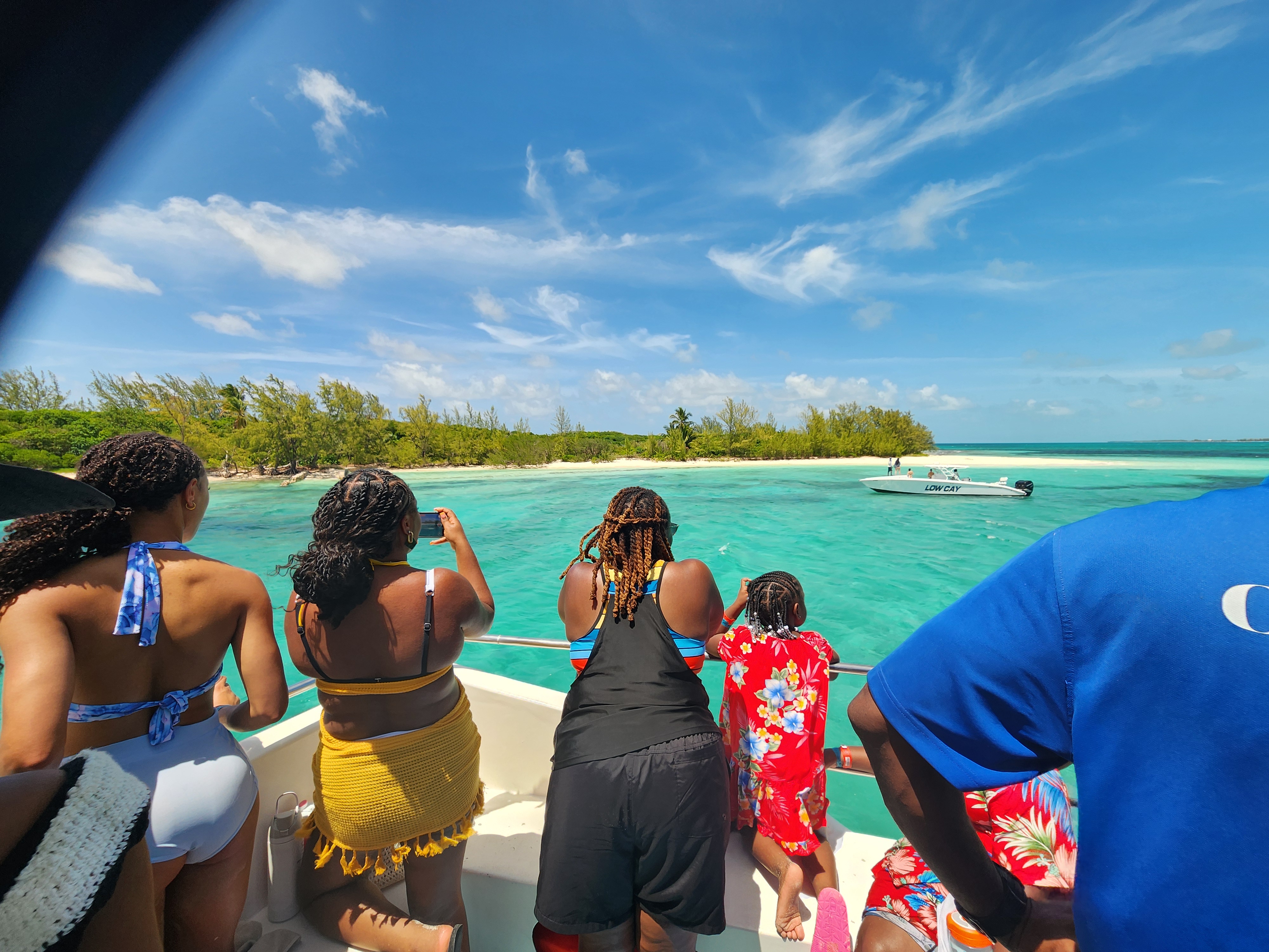 Barco de David llegando a Rose Island Nassau